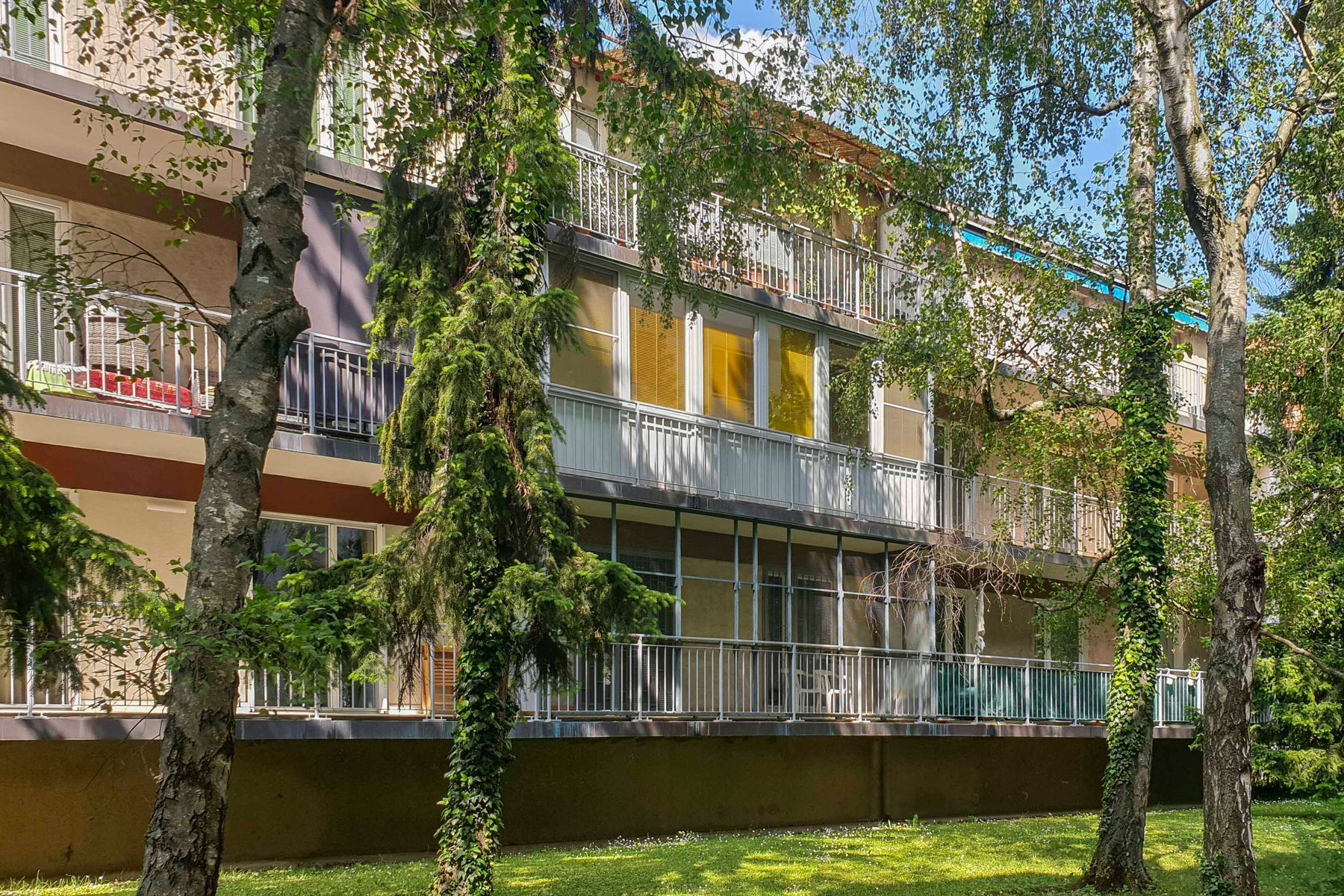 Gemütlich wohnen in zentraler Lage: 4-Zimmer Wohntraum mit verglaster Loggia bei der Gloriette