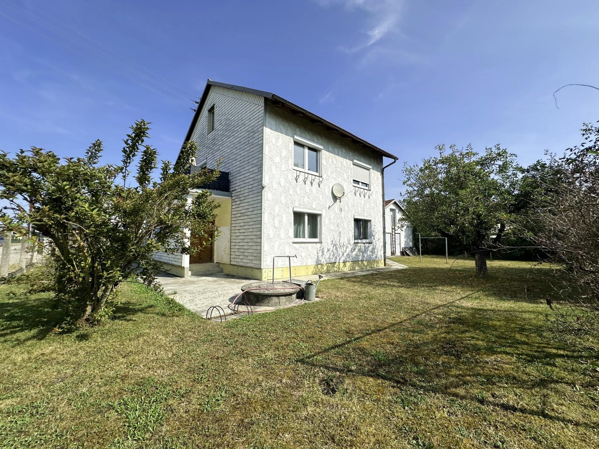 Wohnhaus mit großem Grundstück in Top Siedlungslage