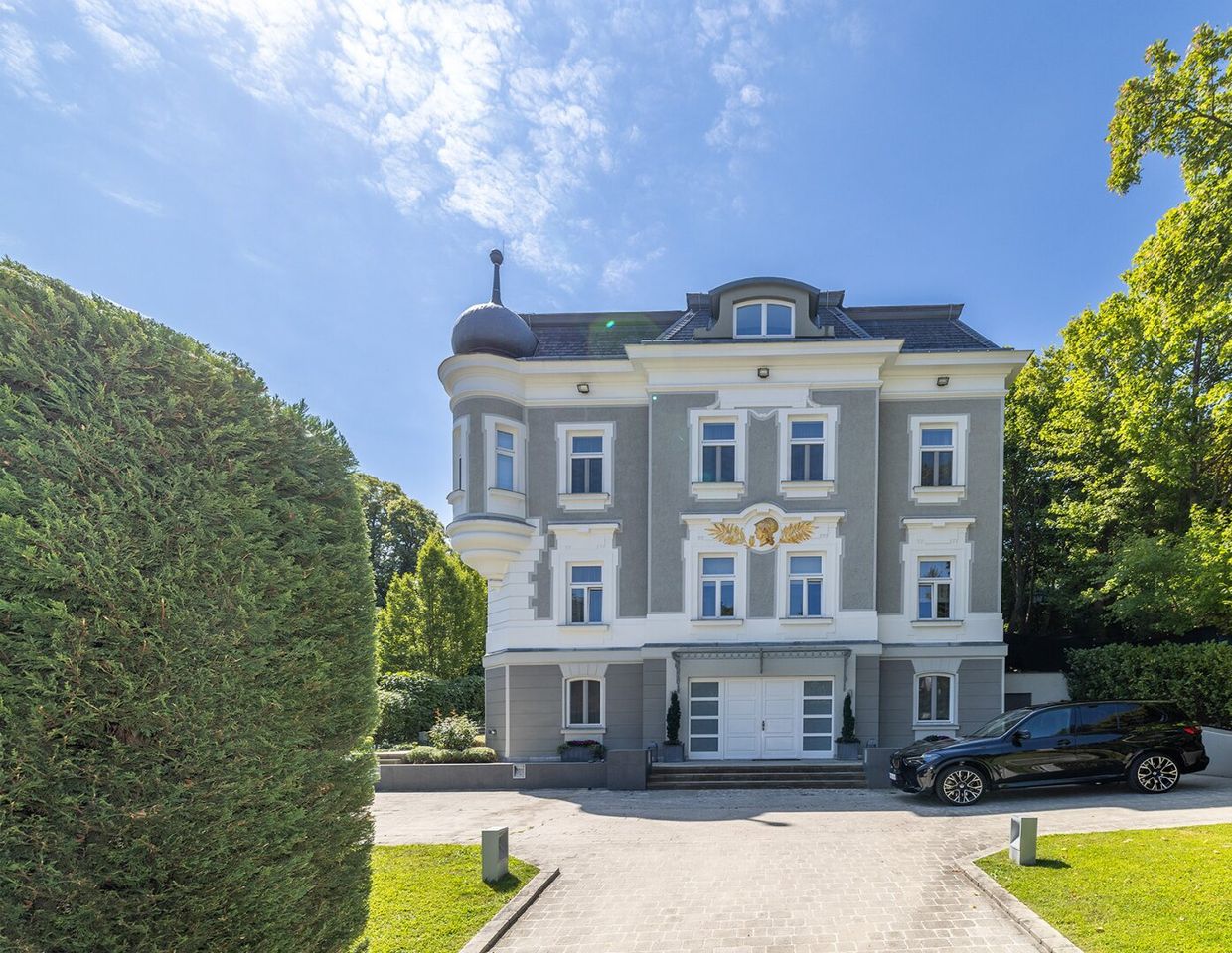 SCHLOSSVILLA 