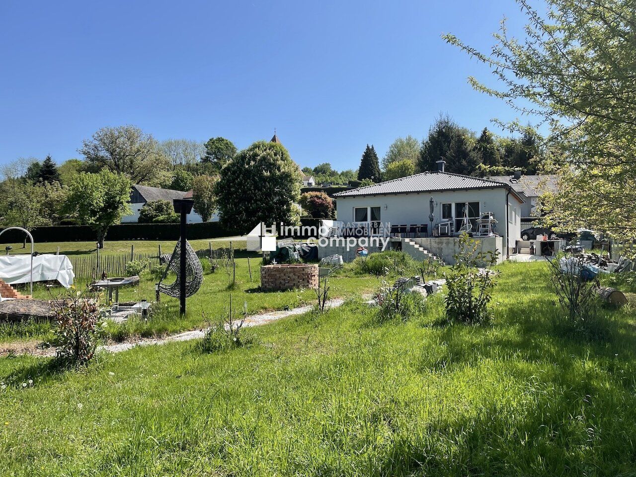 Neuwertiges Traumhaus nahe Eltendorf: 3 Zimmer, Terrasse, Kamin - Ihr neues Zuhause!