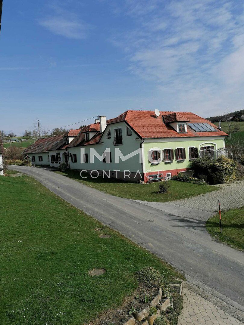 Gast- und Wohnhaus inkl. 4 Ferienwohnungen, 7 Garagenplätze und Parkplätze ca 3.500 m² Grundfläche - Ansicht 2