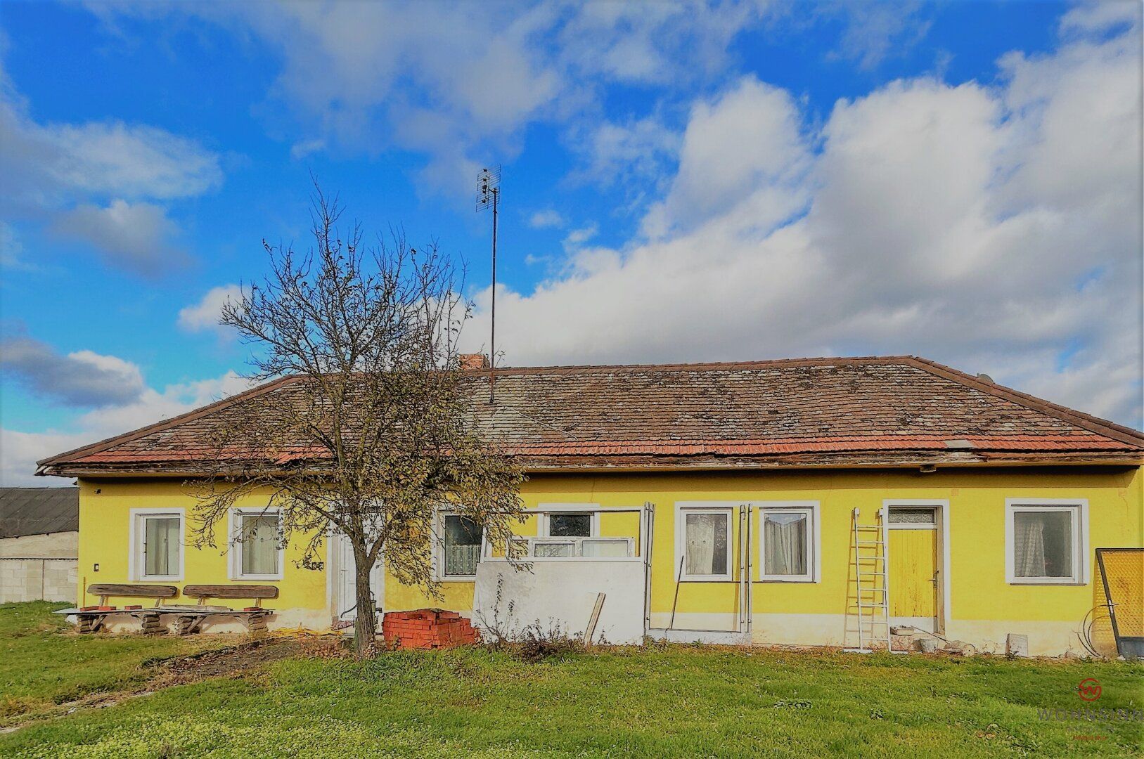 Großes Grundstück mit Einfamilienhaus und Lagerhalle