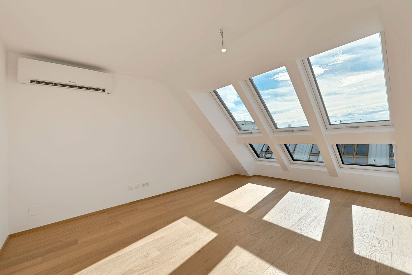 THE TEMPTATION - Dachgeschoss-Maisonette mit Terrasse & Balkon | 21 m², 4 Zimmer - Ansicht 5