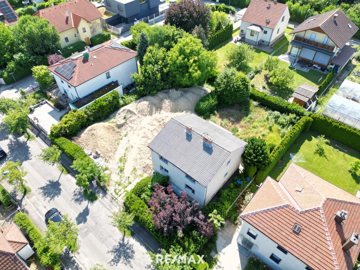 Modernes Reihenhaus mit hochwertiger Ausstattung in ruhiger Siedlung