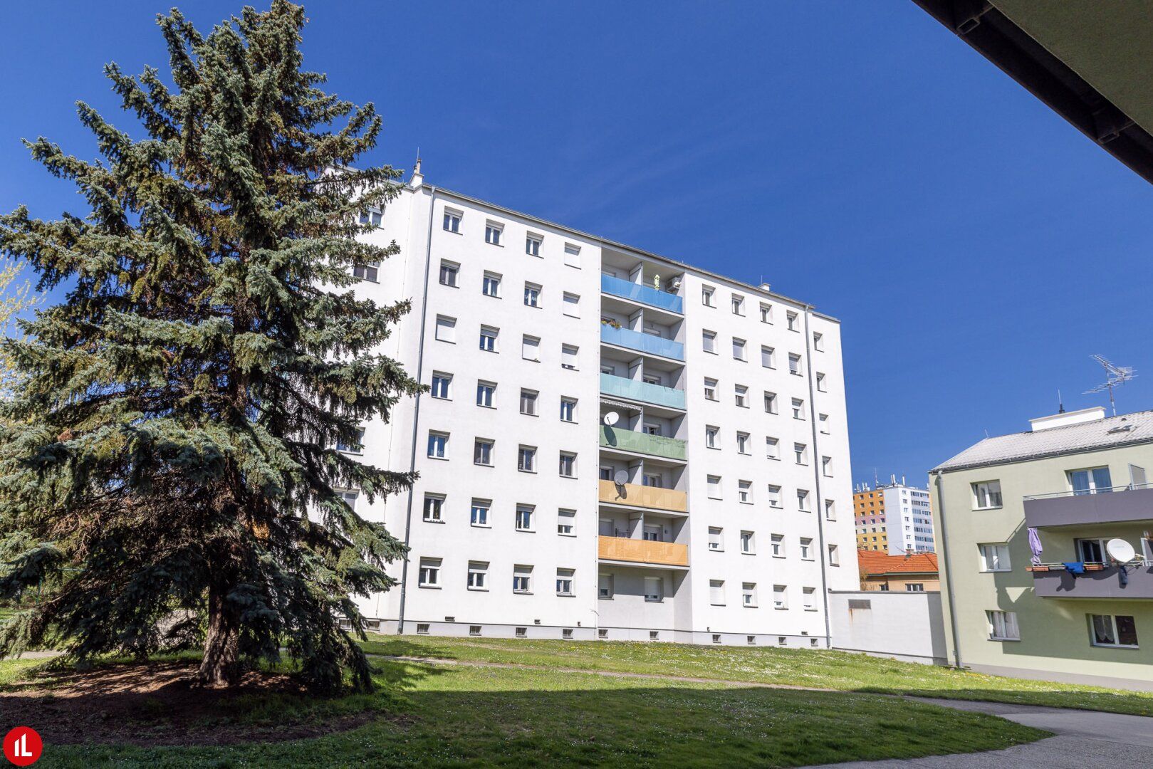 Freundliche Dachgeschoßwohnung mit Weitblick - zentral gelegen!