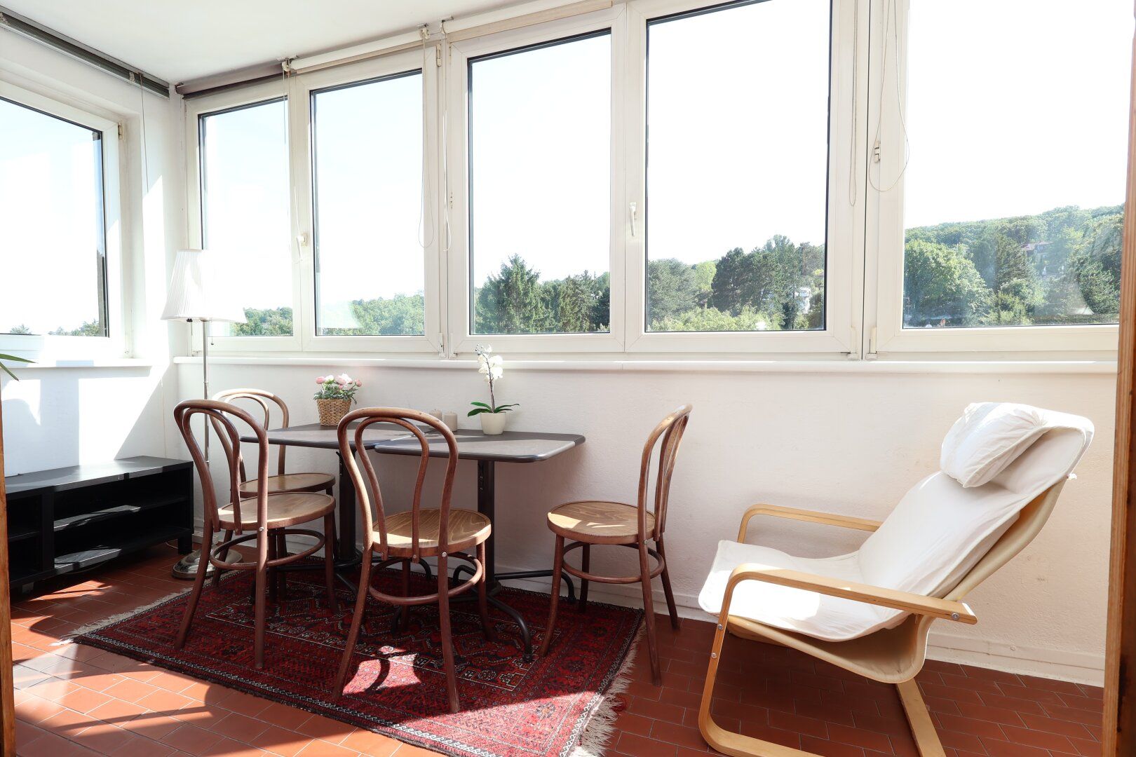 SONNIGE Zweizimmerwohnung mit Swimmingpool!