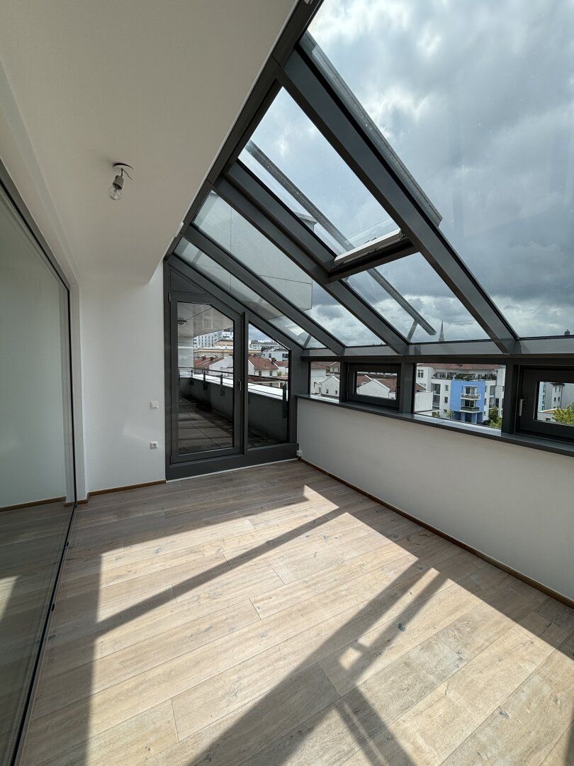 MODERNES CITY-APARTMENT mit Terrasse und Wintergarten