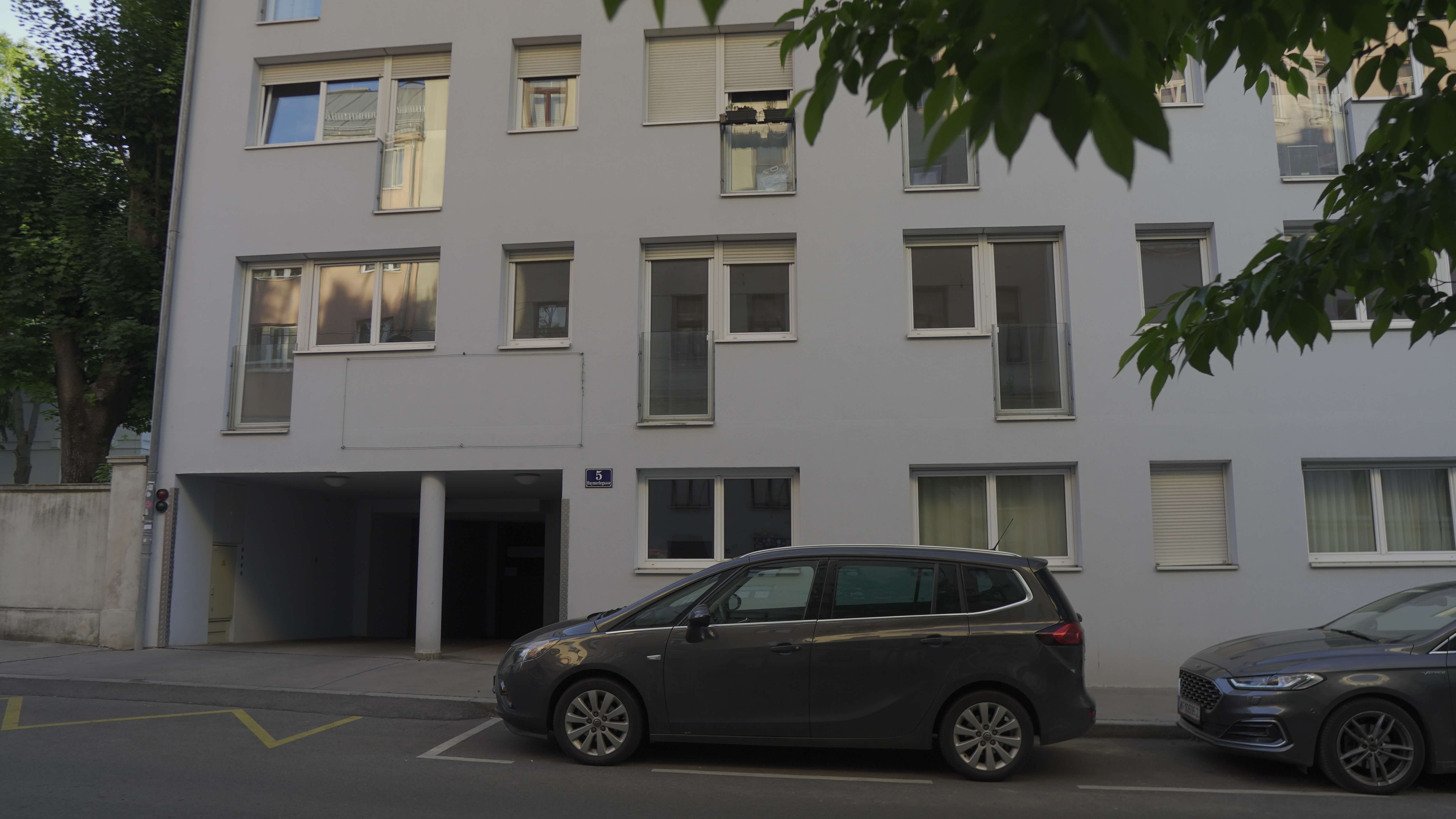 Renovierte 2-Zimmer-Wohnung mit Kellerabteil, ruhiger Lage - Garage separat anmietbar
