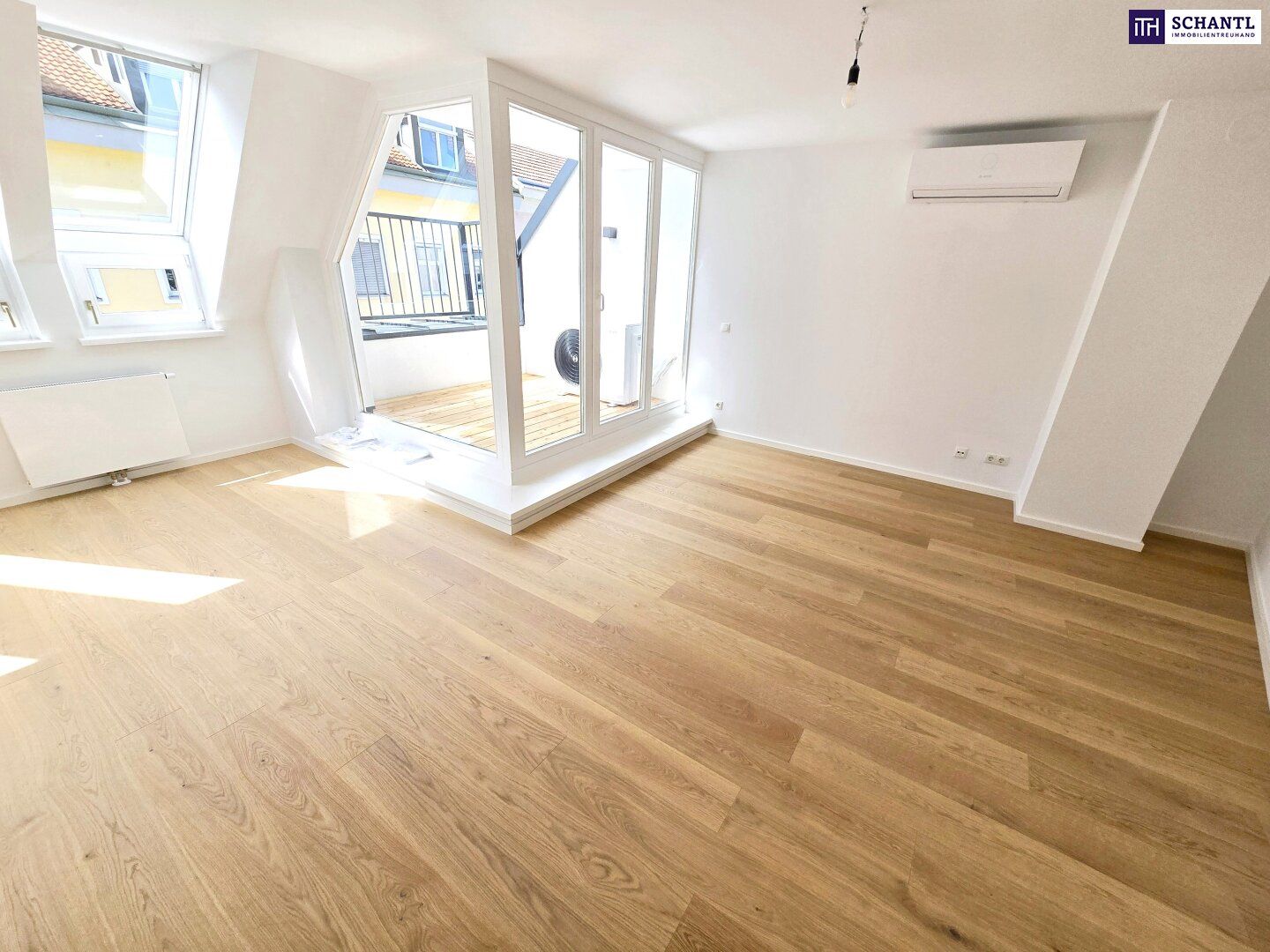 NEU und WOW! Familien-Wohnung im Dachgeschoss! Toll aufgeteilt + Zentrumsnah + 3 Zimmer mit Terrasse + Frisch saniert + Hauseigene Tiefgarage! Besser geht es nicht....