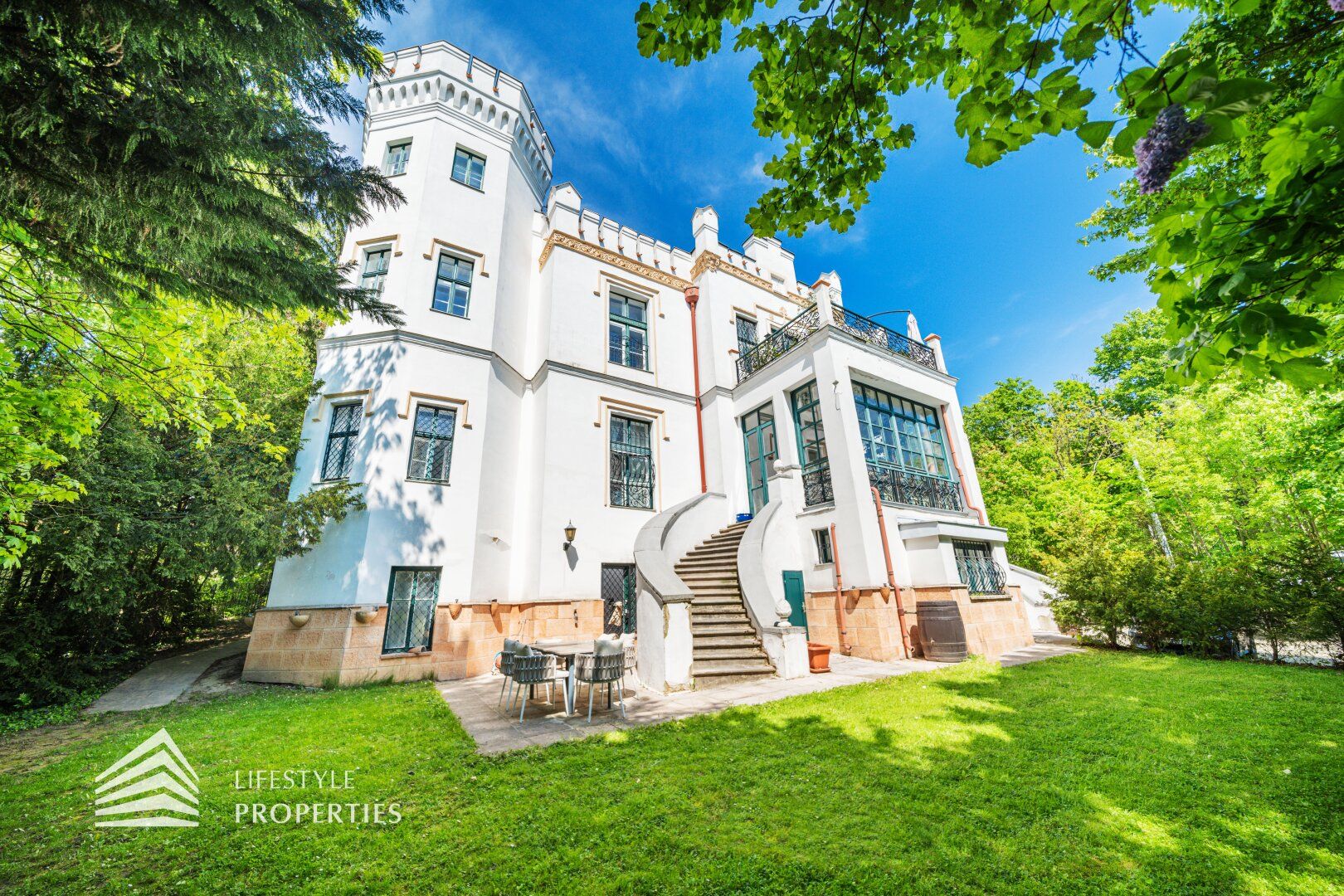 House, 513 m², land 1815 m²