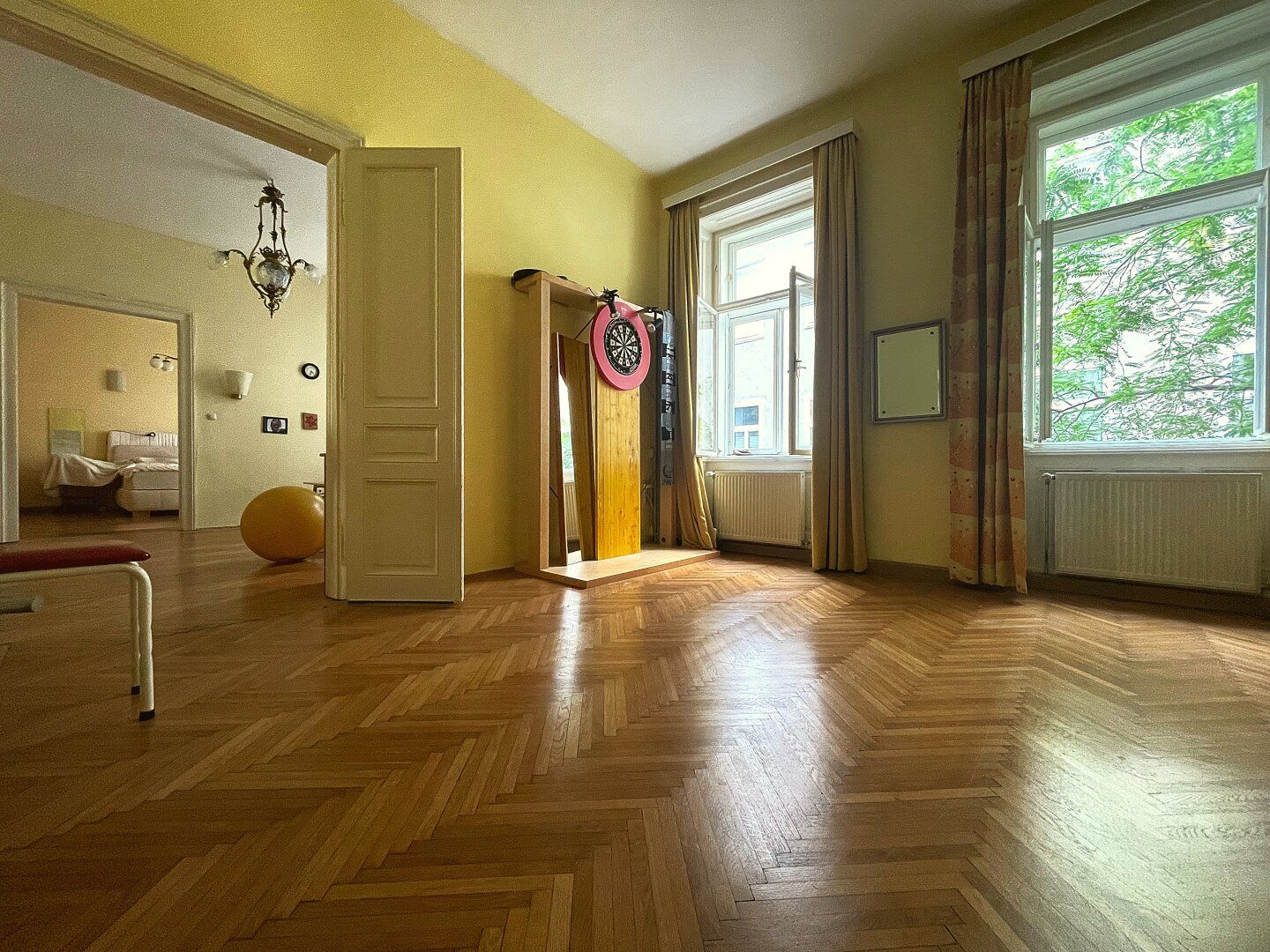 Großzügige Altbauwohnung in Bestlage - Löwengasse