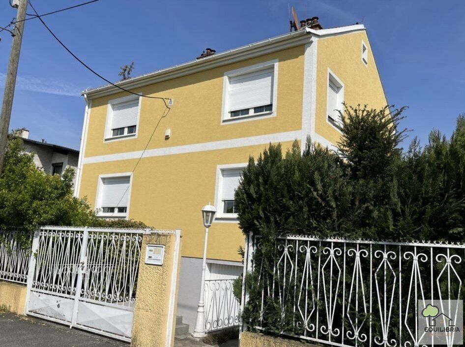 CHARMANTES HAUS MIT GARAGE IN RUHELAGE