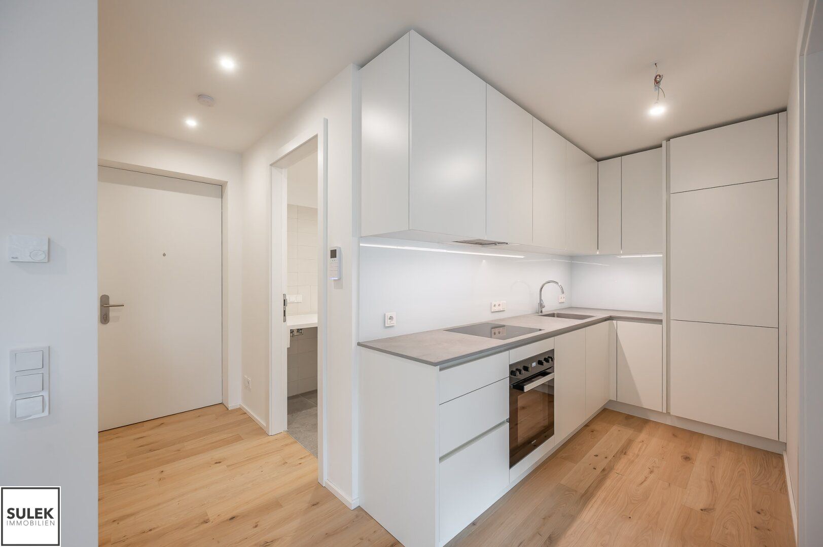 ERSTBEZUG: perfekt öffentlich angebunden! hochwertig ausgestattet! ideal geschnitten! 2 Zimmer + Terrasse ab sofort mieten!