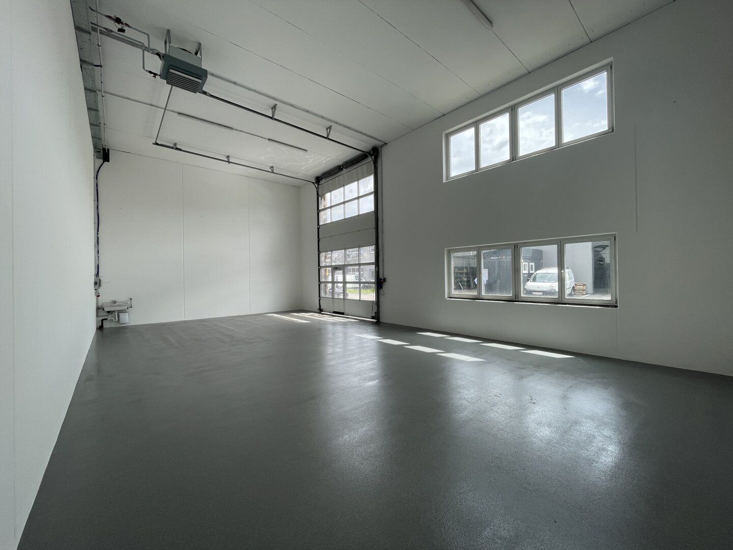 KURZZEITMIETE MÖGLICH! Betriebs-/ Produktions- oder Lagerhalle mit ca. 119 m² Fläche im Business Park Regau , 1A-Lage, Nähe A1 Westautobahn - SOFORTBEZUG (Top 15a)