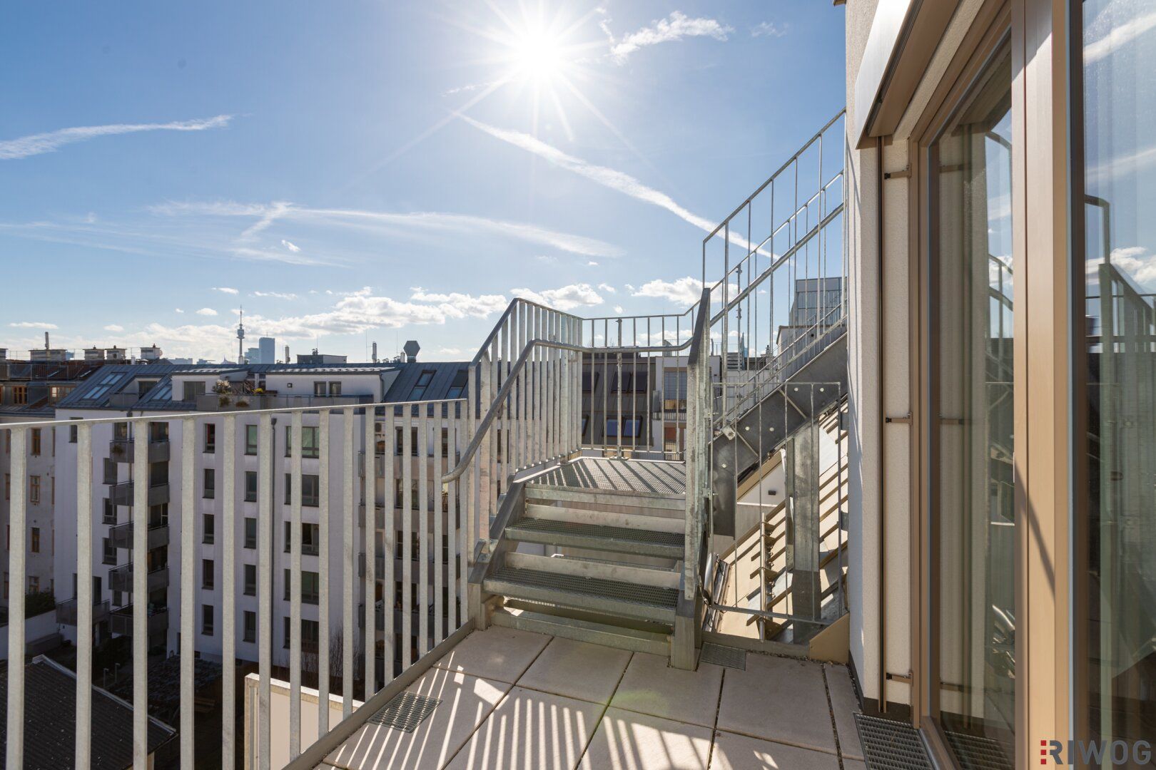 ERSTBEZUG mit DACHTERRASSE | DG-Maisonette Nähe Alte Donau | Traumhafter Fernblick | Teils hofseitig | Fernwärme | TG-Stellplatz optional | Ideal für Anleger oder Eigennutzer | Nachhaltiges Projekt - Изглед 6