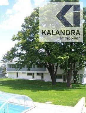Gartenanlage mit Outdoor-Pool