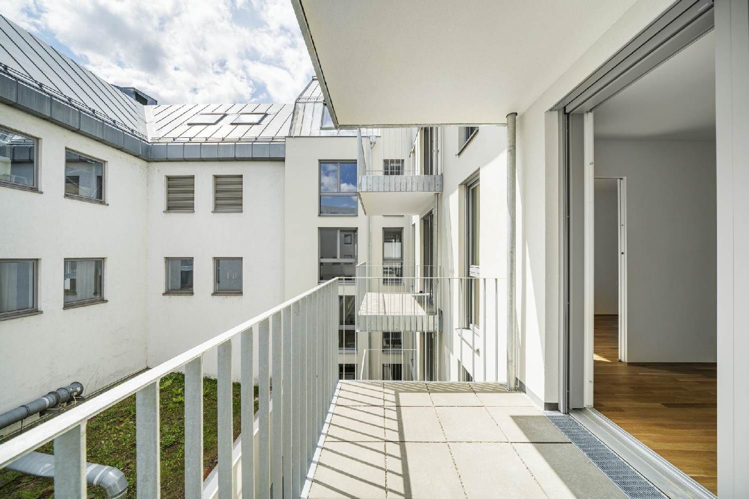 Charmante 2 Zimmerwohnung mit Balkon im 3. Stockwerk in ruhiger Innenhoflage - ZWEITBEZUG