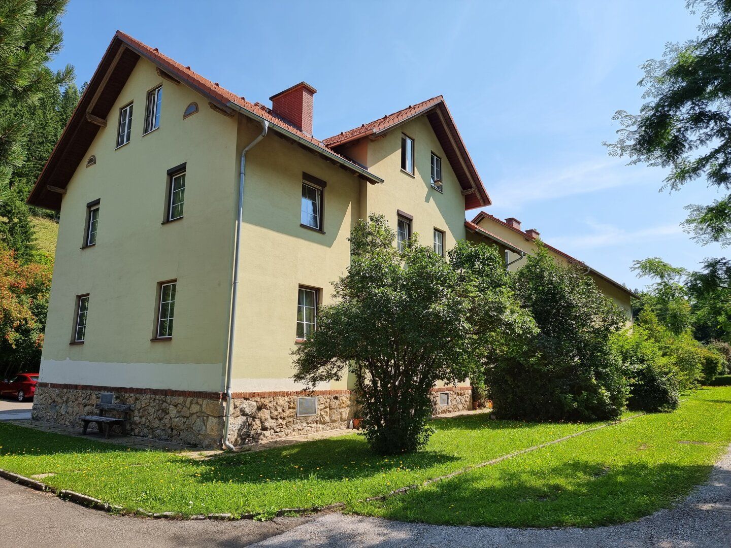 Gut aufgeteilte Pärchenwohnung mit Garage!
