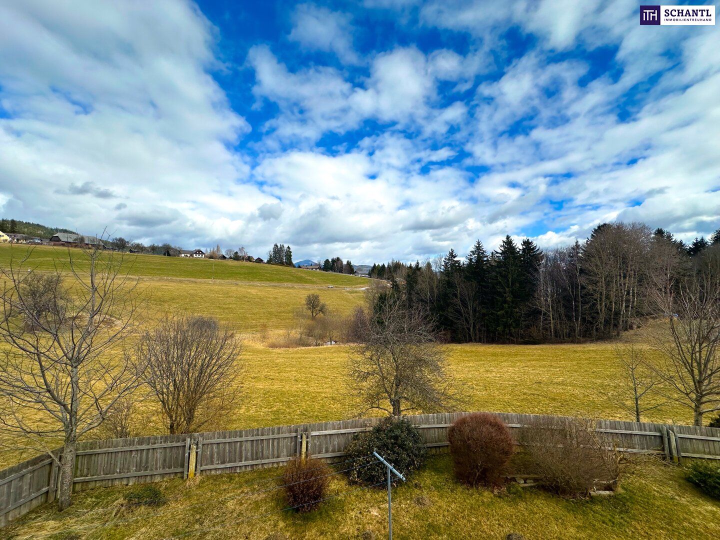 Dieser einzigartige Ausblick wird Sie begeistern - Liegenschaft in sonniger Hanglage zu verkaufen!