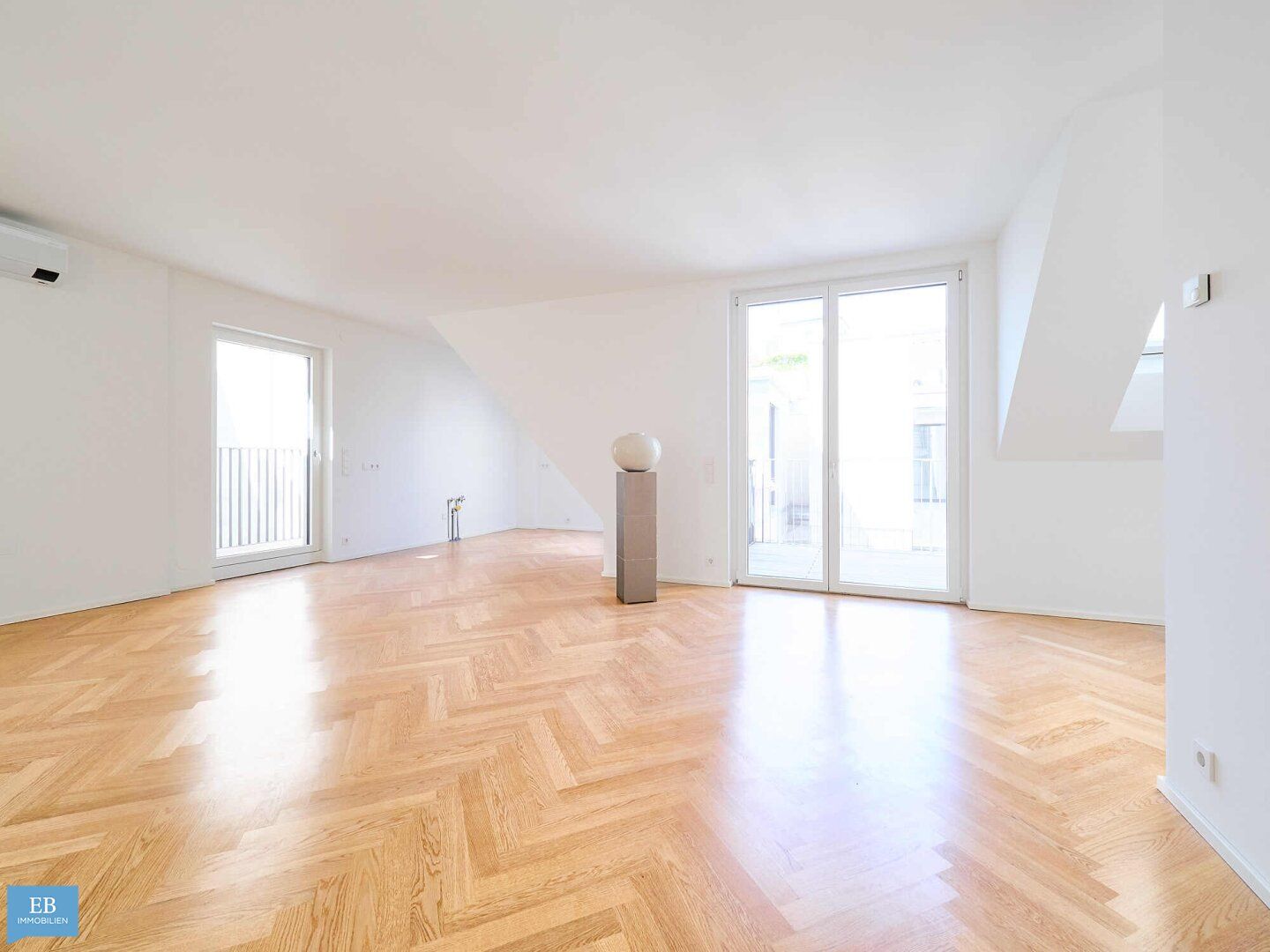 AKTION! Willkommen in Ihrer neuen exklusiven Dachgeschosswohnung im 8ten Bezirk!