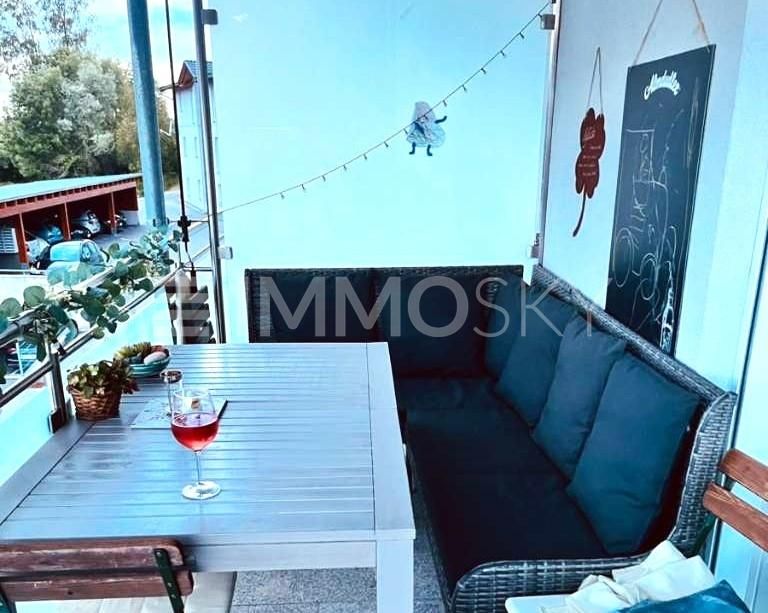 Neuwertiges, charmantes Zuhause mit Balkon und PKW-Stellplatz!
