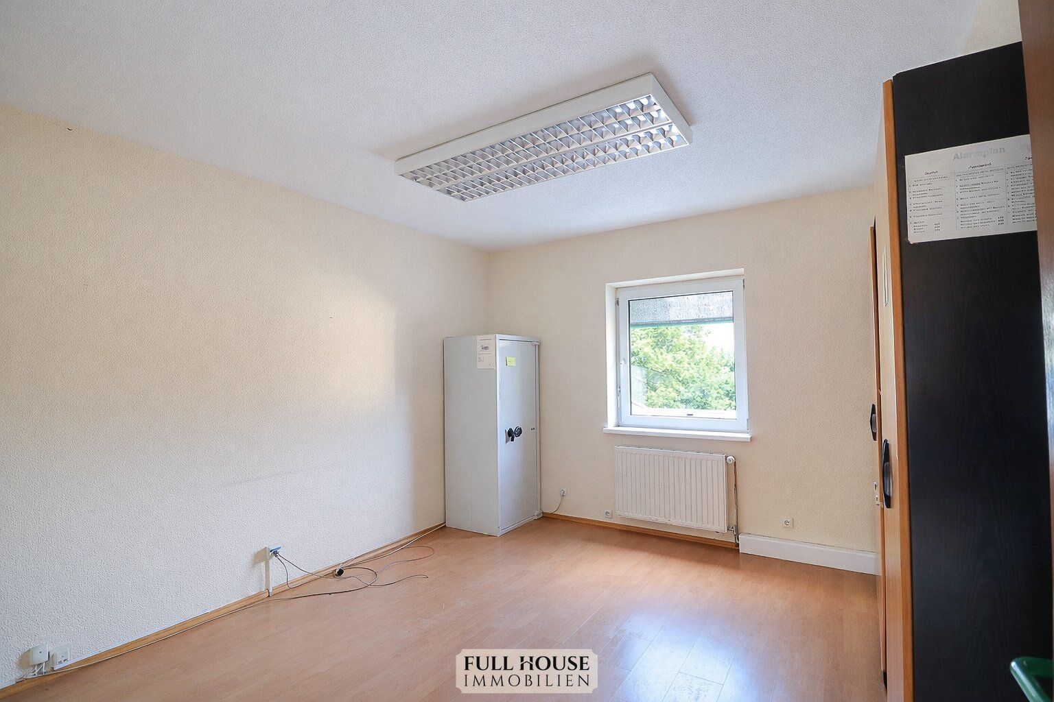 Attraktive Büroeinheit im 1.OG mit zwei Büroräumen und Loggia - Mehr