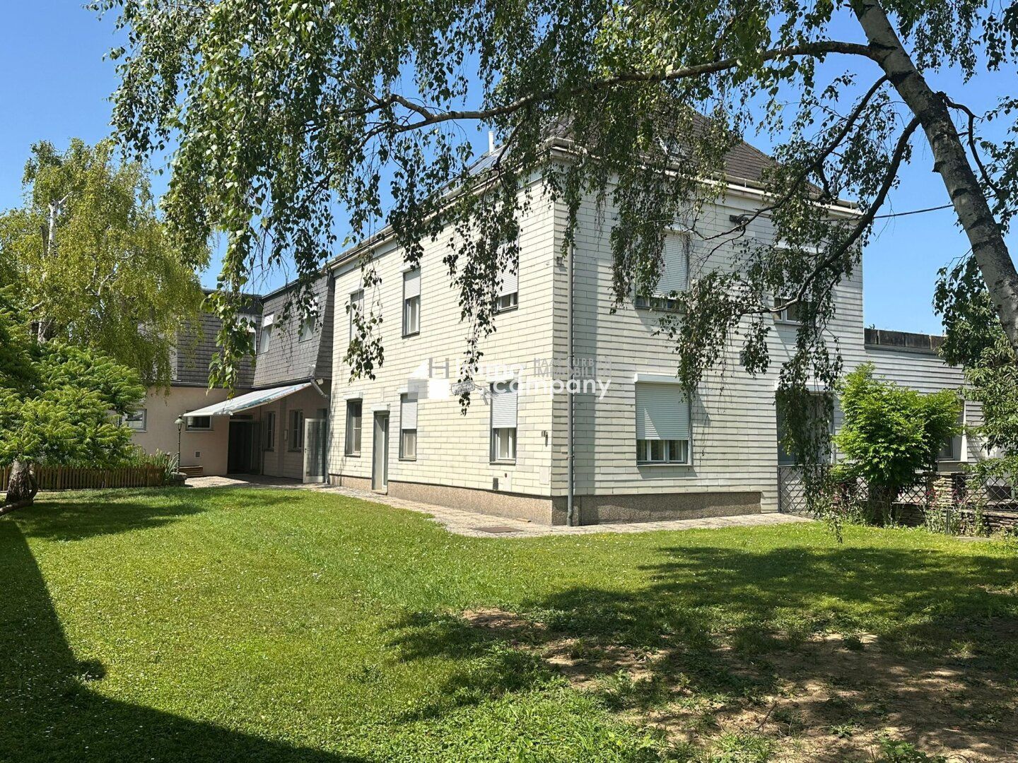 Mehrfamilientraum mit Business-Bonus - Wohnen & Arbeiten in Bestlage von Hausbrunn