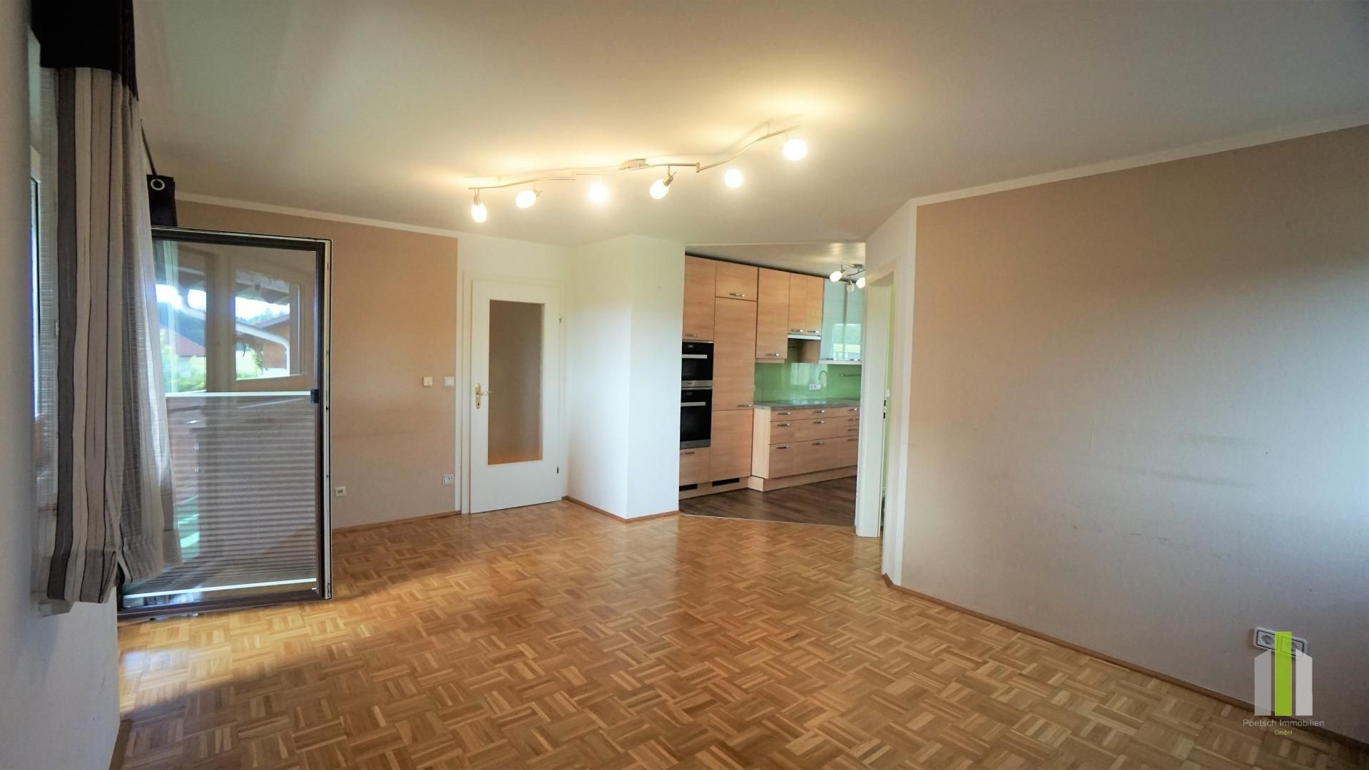Bezaubernde 3 Zimmerwohnung mit Balkon, Garten und 2 Parkplätzen