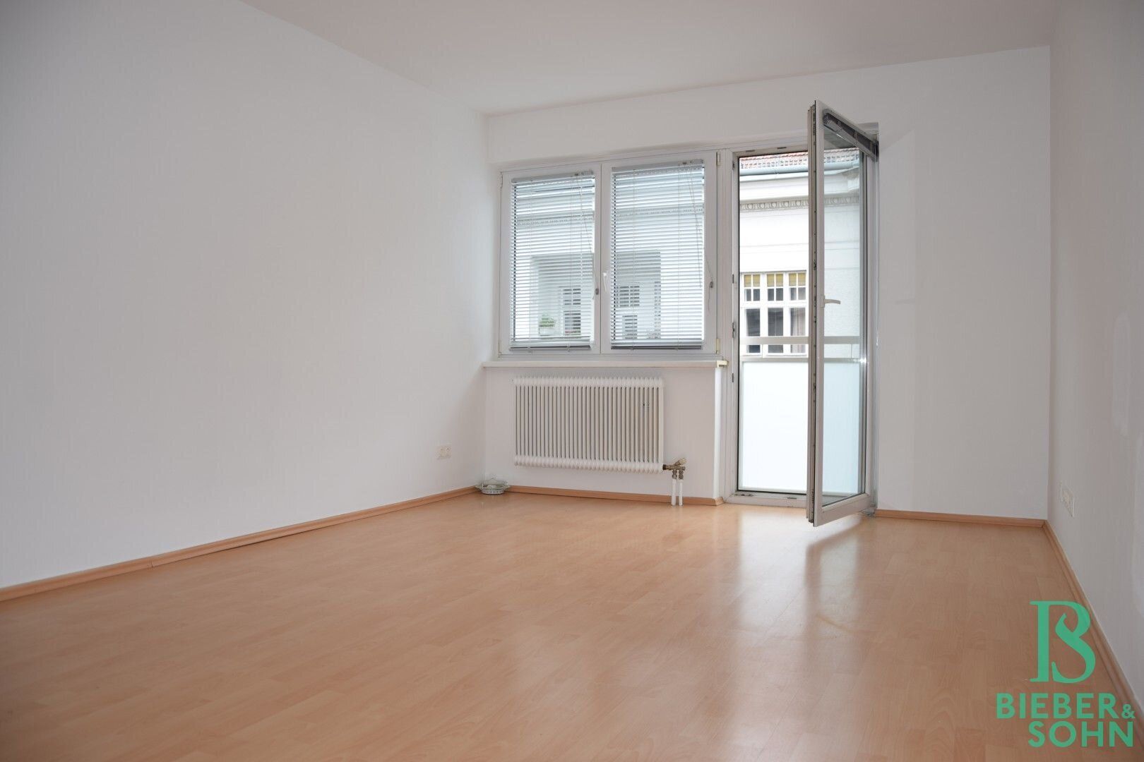 Top renoviertes Single-Appartement mit französischem Balkon - Nähe TU