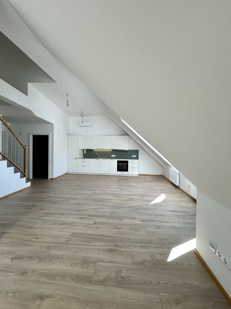 Luxuriöse Dachgeschoßwohnung in Klosterneuburg: Erstbezug mit Terrasse und Klimaanlage!