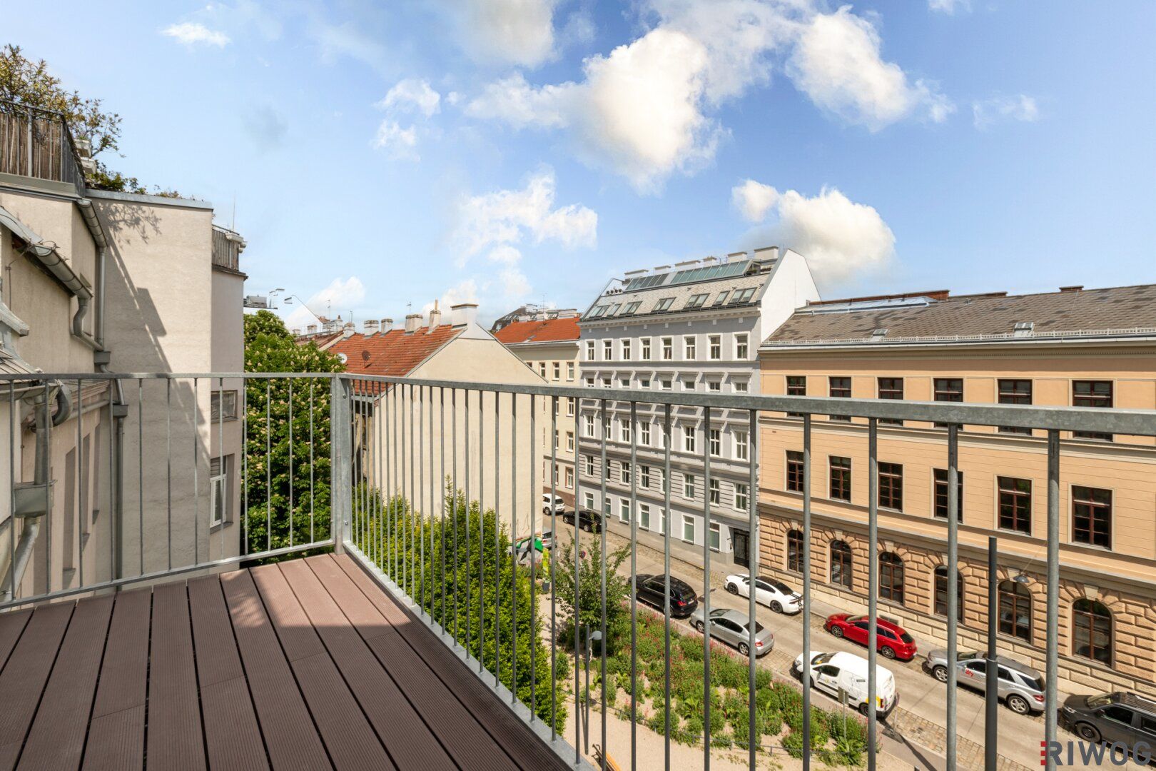 Nähe Mariahilfer Straße - DG Wohnung mit Balkon inklusive Küchenzeile - befristet vermietet - ohne direktem vis-a-vis und traumhaftem Parkblick