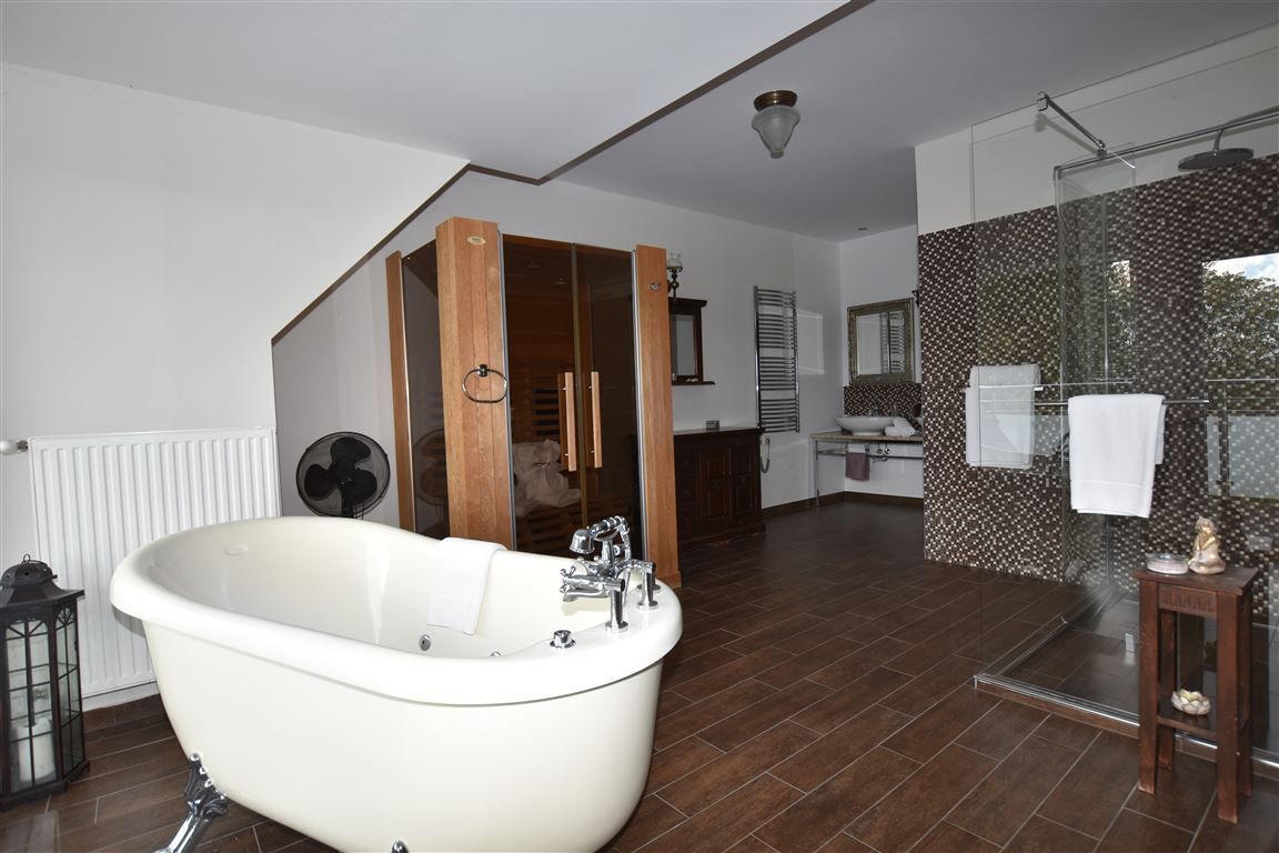 Bezauberndes und top ausgestattetes Boutique Hotel mit 4 romantischen Suiten, 18 Zimmern und einer Betreiberwohnung - Ansicht 2