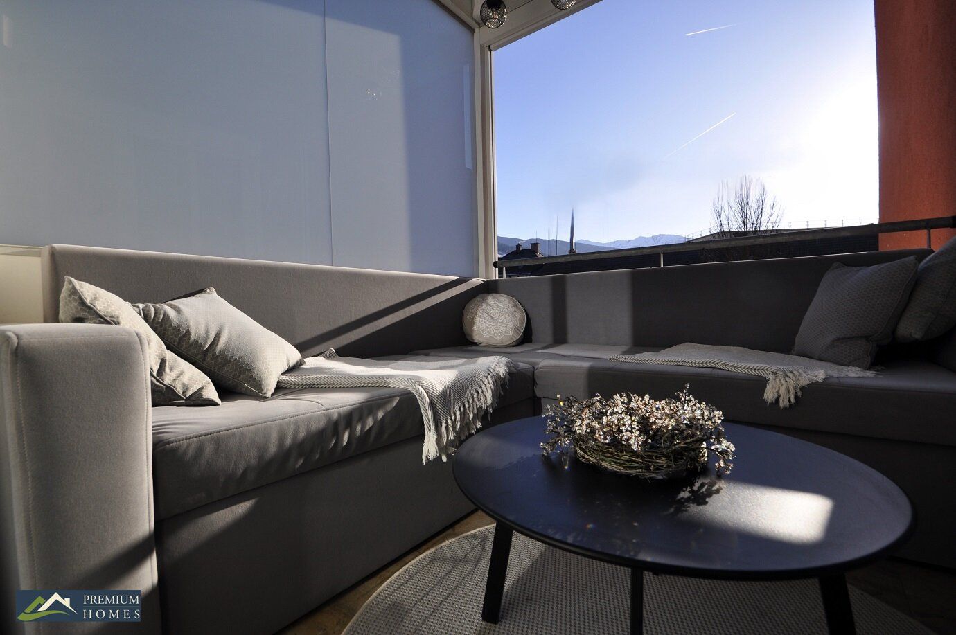 SCHWAZ - moderne Wohnung - großzügiger, eleganter Wohnraum mit Balkon, Loggia & Garage