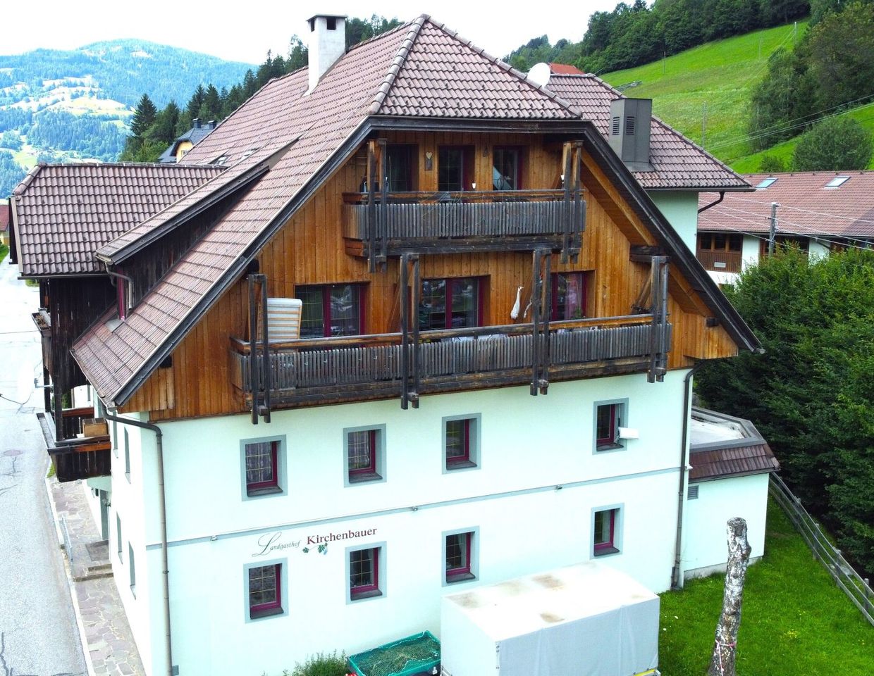 7 Wohnungen und 1 Gaststätte oder Büro