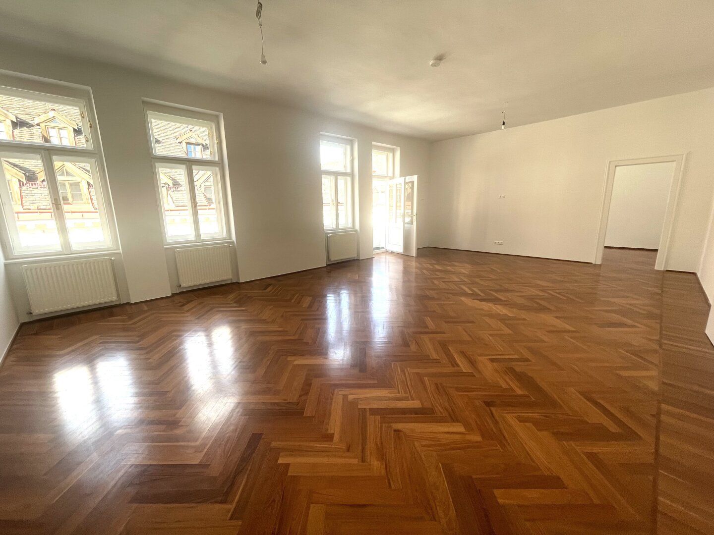 großzügige elegante Altbauwohnung mit Balkon ** nähe Stephansplatz ** 4 Zimmer ** U1 / U3 / U4