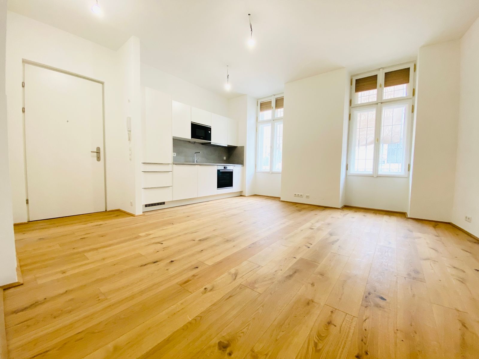 Erstbezug nach Sanierung - charmanter Altbau Arbeiten&Wohnen