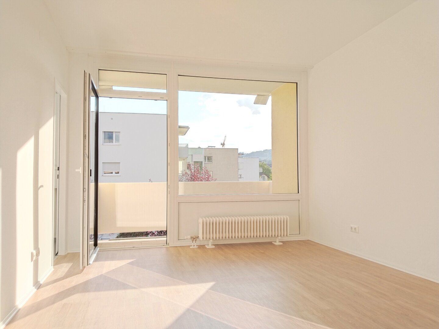 R E S E R V I E R T! Frisch sanierte 1-Zimmer-Wohnung mit Loggia und Parkplatz in St. Magdalena/Urfahr!