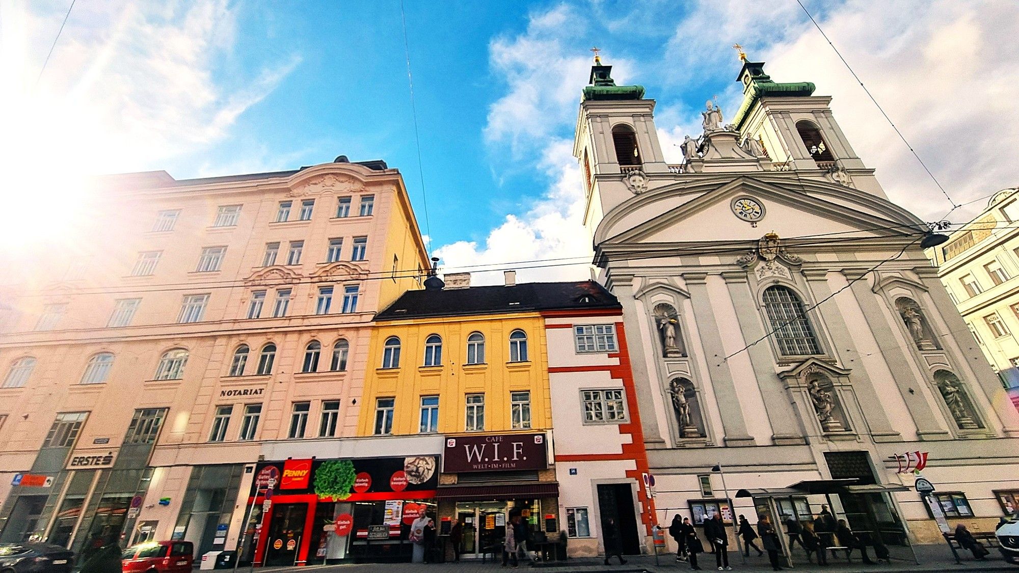 Mitten am Rochusmarkt - erstklassig ausgestattete Altbauwohnung