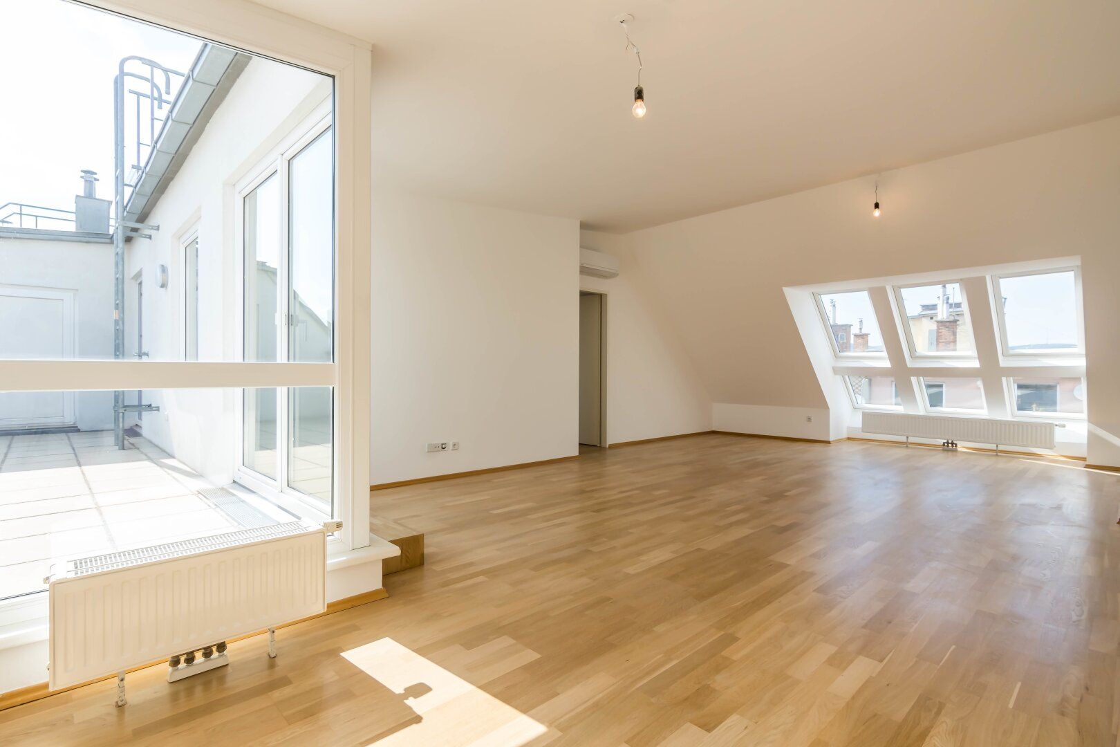 ++ Fantastischer 4-Zimmer DG-Wohnung mit 20m² Terrasse, tolle LAGE in 1080! KLIMAANLAGE!