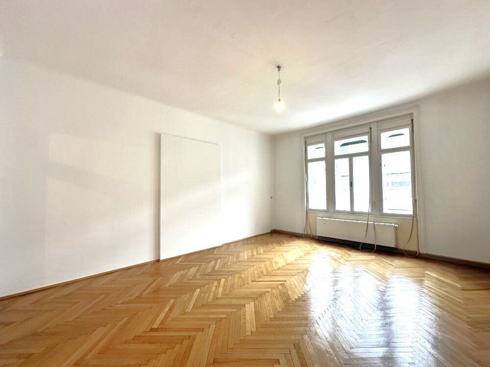 Provisionsfrei! Schöne WG-geeignete 5-Zimmer-Altbauwohnung mit separater Küche und Balkon in bester Lage, nähe der Karl Franzens Universität - 5er WG geeignet