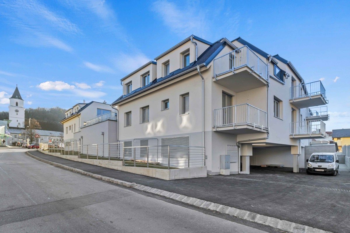 ++ NEU ++ GENIALE DREI Zimmer mit BALKON