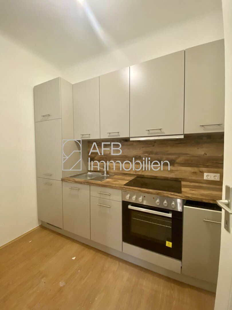 Renovierte zentral gelegene 1,5-Zimmer-Altbauwohnung