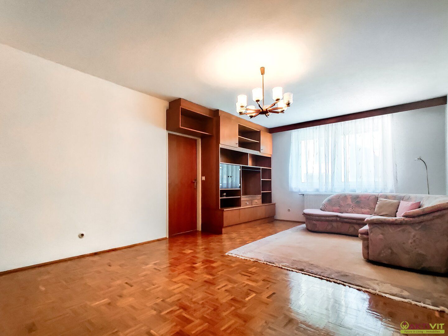 Zentral gelegene 3,5-Zimmer-Wohnung in Grieskirchen - sofort bezugsbereit und vollmöbliert.