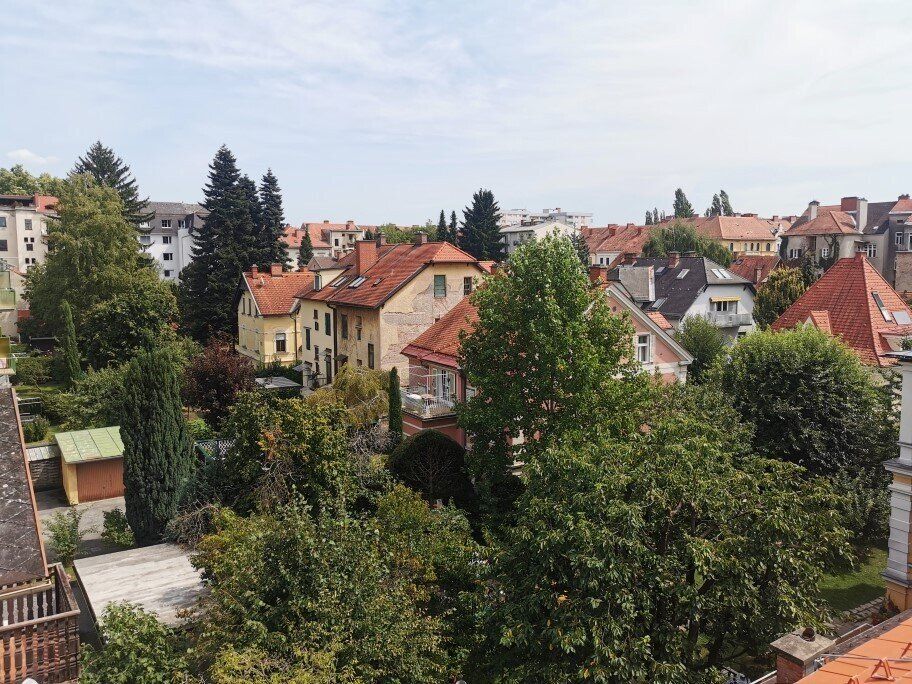 Erstbezug: Exklusive 3-Zimmer-Wohnung mit Loggia in den schönen Innenhof mitten im Herz-Jesu-Viertel!