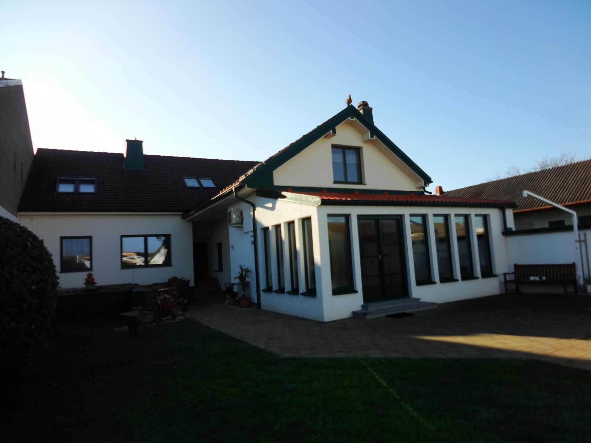 Großzügiges Einfamilienhaus mit herrlichem Garten und vielen Zimmern!