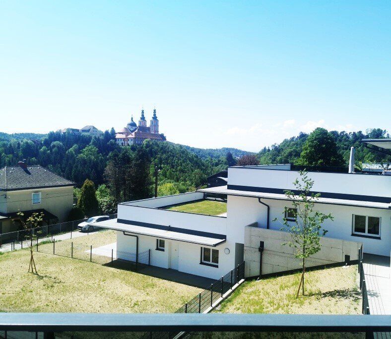 Erstbezug Nähe LKH: Luxuriöse 3-Zimmer-Wohnung mit Blick zur Mariatroster Basilika - bezugsbereit! SONDERAKTION: 35 % Anzahlung - Restbetrag in 5 Jahren!