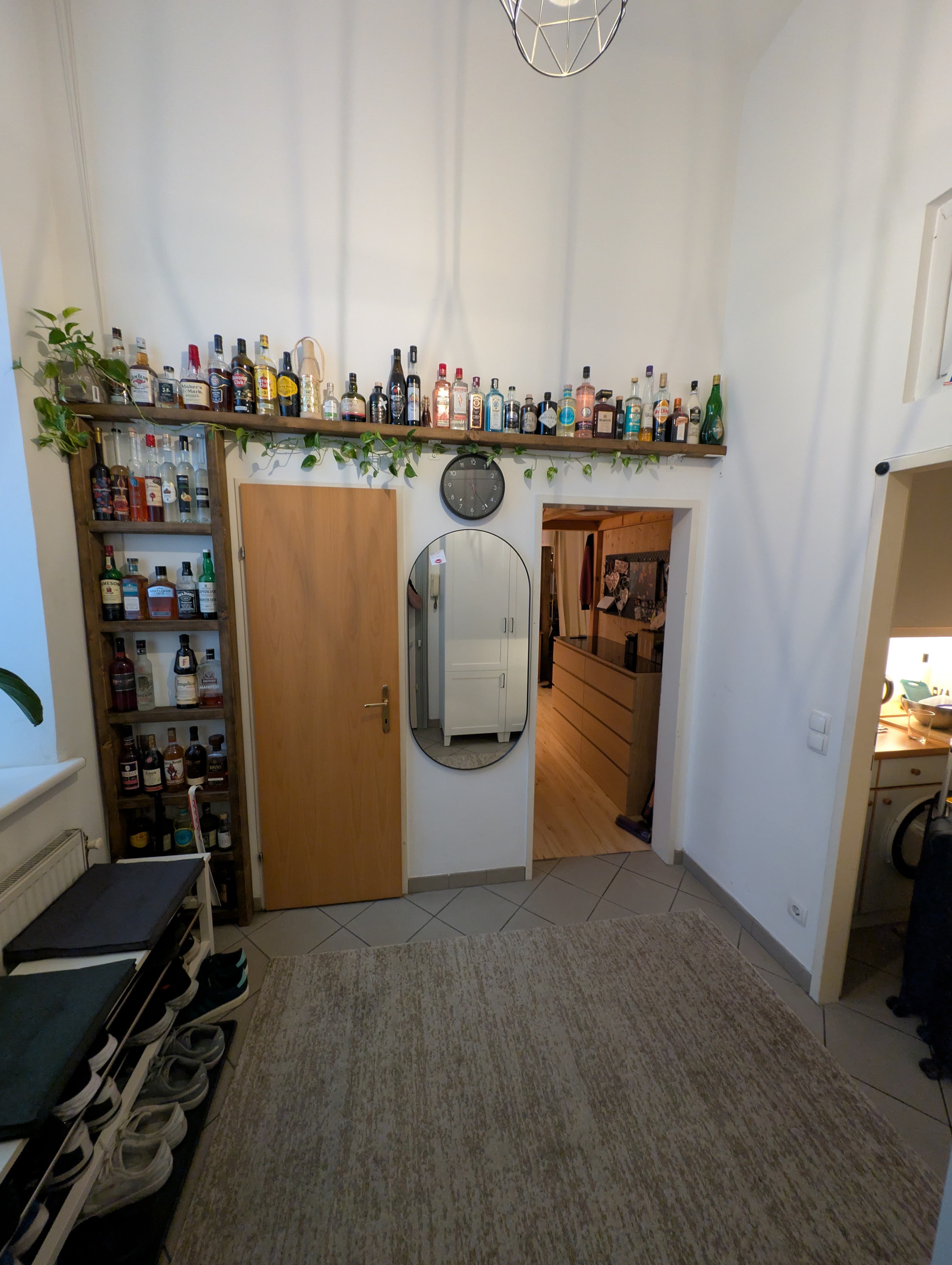 Sanierte & voll möblierte 1-Zimmer-Wohnung mit Hochebene - ruhig, kühl & perfekt genutzt