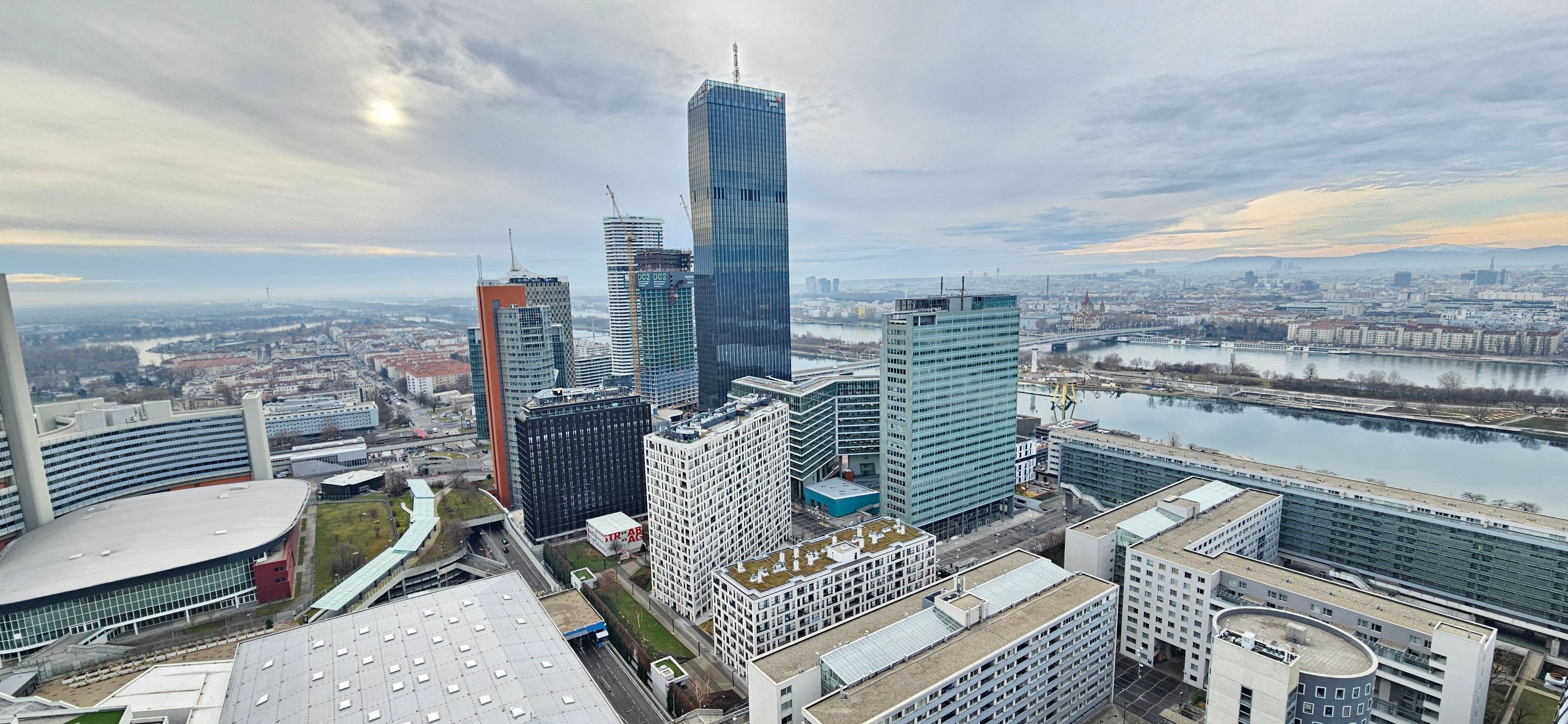 2-Zimmerwohnung im Mischek Tower mit traumhaftem Blick auf die Donau zu verkaufen € 499.000