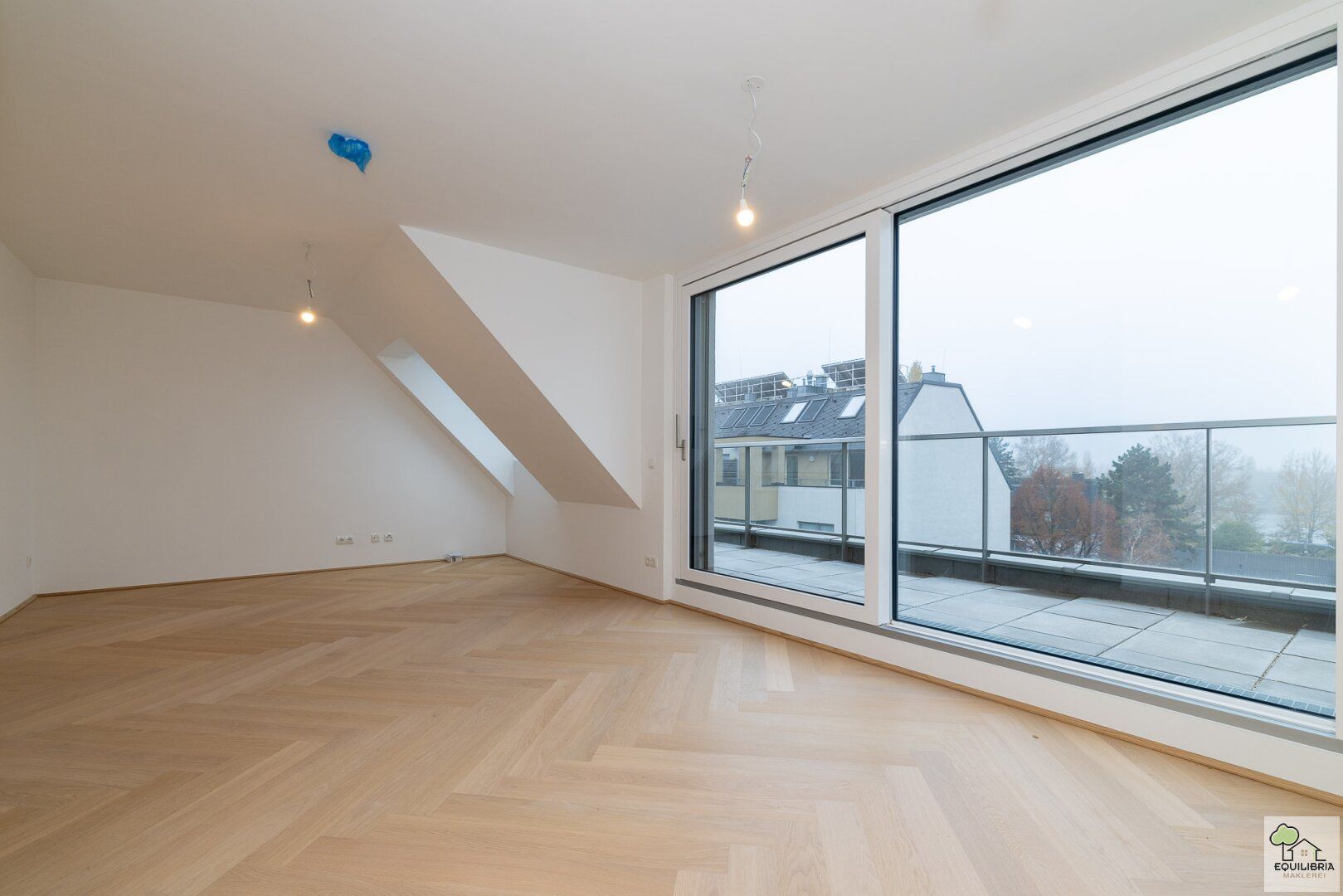 GEKÜHLT ! NEUBAU ! Erstbezug mit luxuriöser Terrasse im DG - Entdecke dein neues Zuhause