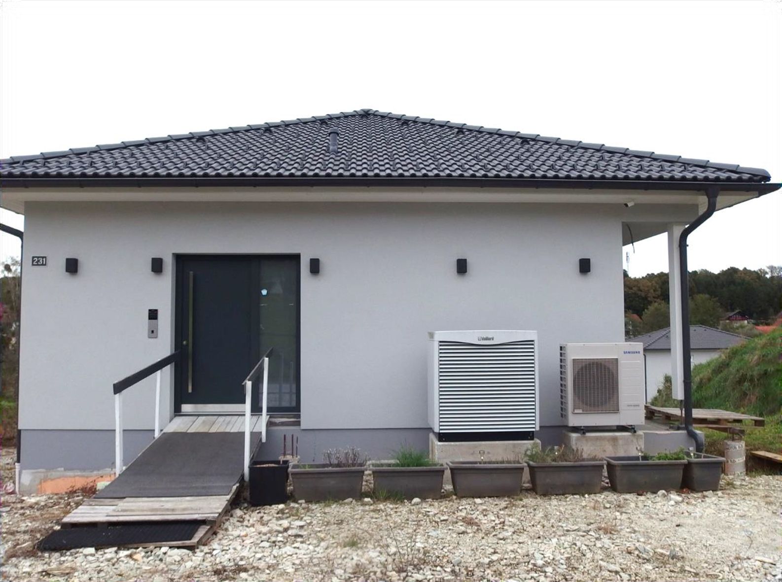 Modernes Einfamilienhaus oder Bürogebäude in idyllischer Lage - Provisionsfrei